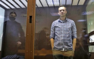 Навальному дали штраф, а мы требуем срок